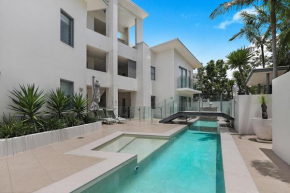 Sunshine Beach Retreat - 3 Bedroom Family Apartment - Wifi - Netflix - 2 Cars